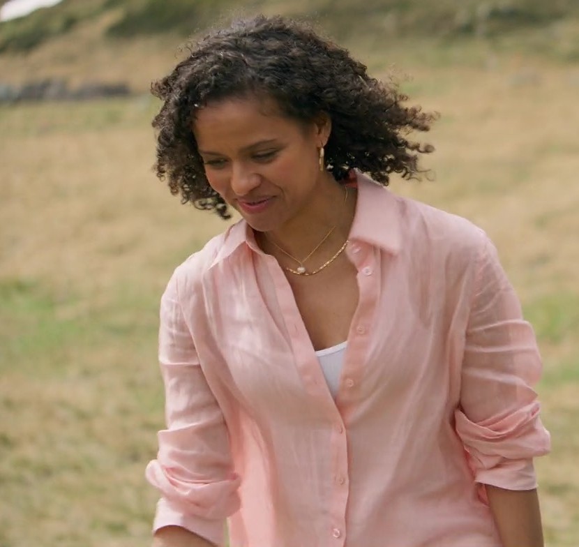 Worn on Lift (2024) Movie - Soft Pink Linen Button-Down Shirt Worn by Gugu Mbatha-Raw as Abby