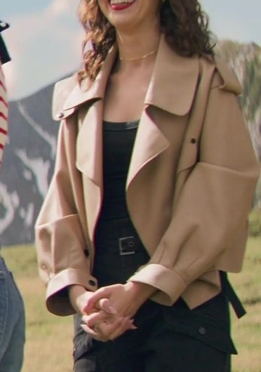 Oversized Cropped Trench Jacket of Úrsula Corberó as Camila