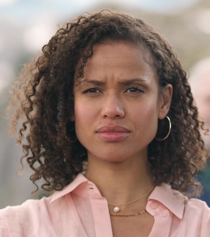 Worn on Lift (2024) Movie - Gold Chain Necklace with Single Pearl Pendant of Gugu Mbatha-Raw as Abby