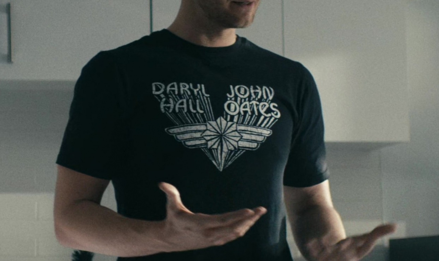 Daryl Hall & John Oates T-Shirt of Jack Quaid as Hughie Campbell