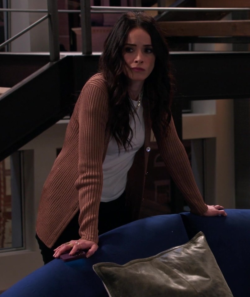 slim-fit ribbed cardigan - Abigail Spencer (Julia Mariano) - Extended Family TV Show