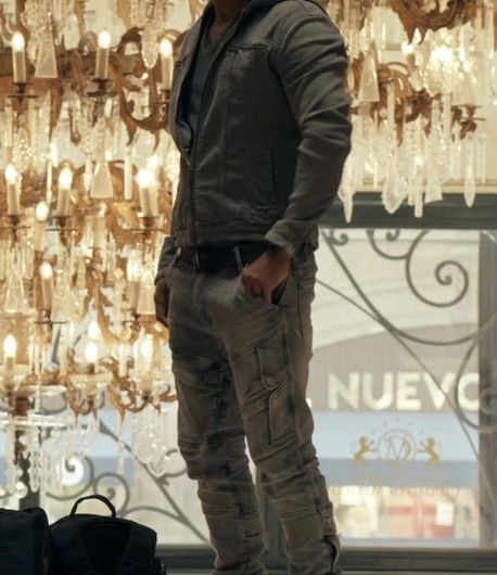 Grey Tactical Utility Cargo Pants Worn by Shemar Moore as Sergeant Daniel ‘Hondo’ Harrelson