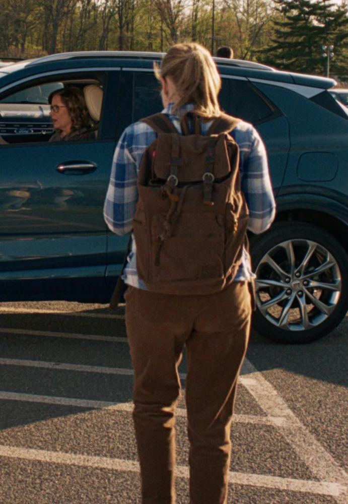 brown canvas backpack - Angourie Rice (Cady Heron) - Mean Girls (2024) Movie