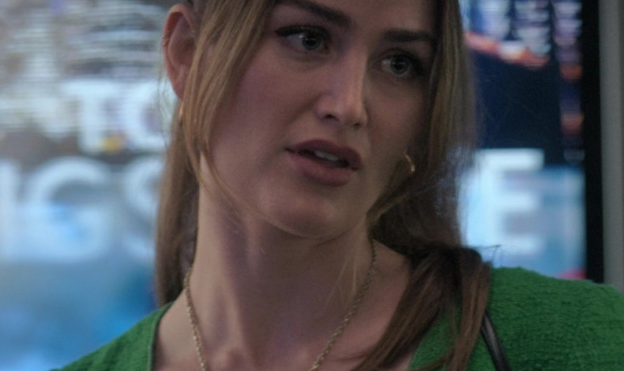 Half-Rim Sunglasses of Rachel Matthews as Suzette
