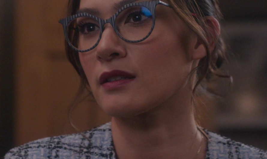 Cat Eye Shape Eyeglasses Worn by Inga Schlingmann as Susan