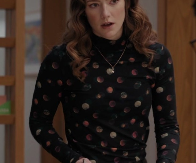 Long-Sleeve Planet Printed Slim Fit Turtleneck T-Shirt Worn by Molly Kunz as Phoebe