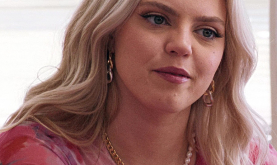 Half Pearl Half Chain Necklace Worn by Reneé Rapp as Regina George