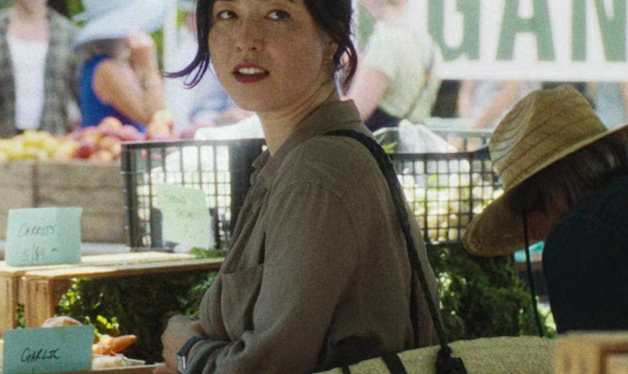 Large Bag with Black Leather Accents of Maya Erskine as Jane Smith