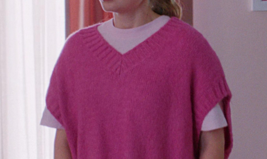 Pink Oversized V-Neck Sleeveless Sweater Vest of Angourie Rice as Cady Heron