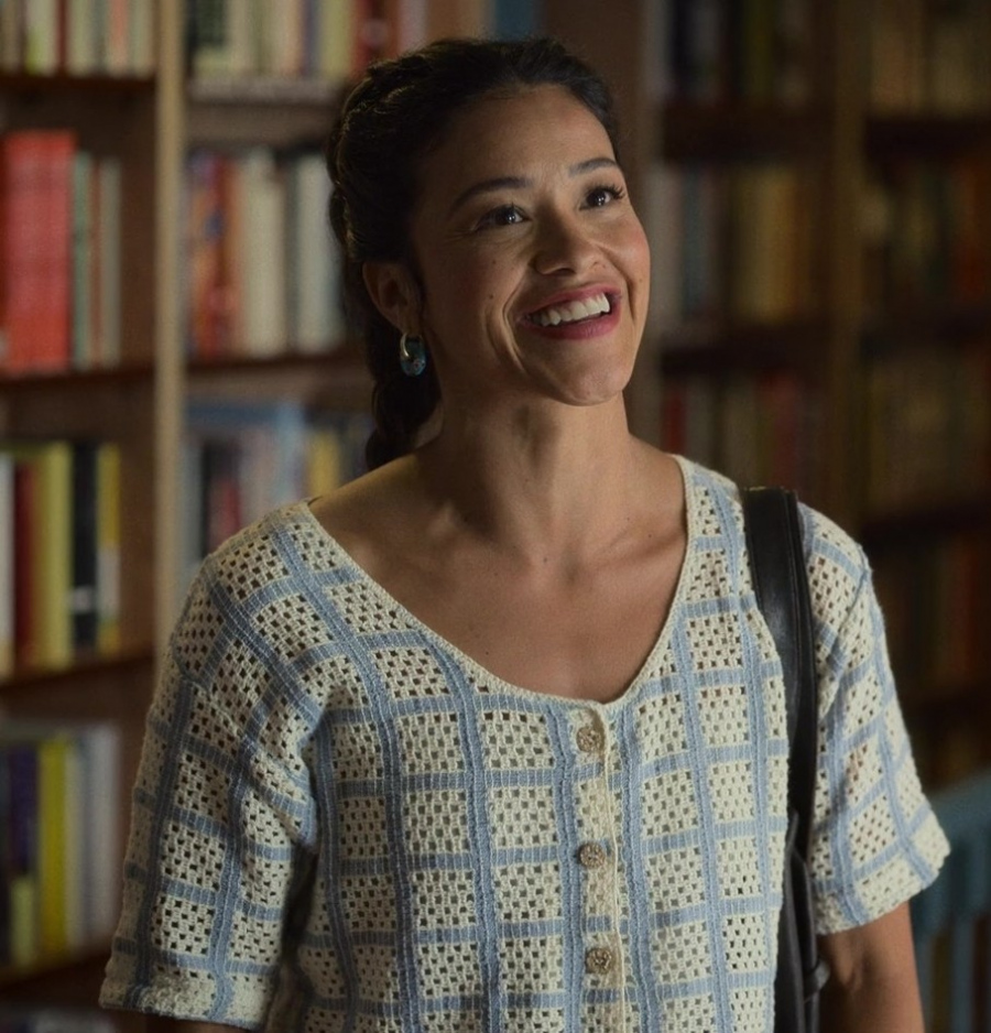 crochet button-up blouse - Gina Rodriguez (Mack) - Players (2024) Movie