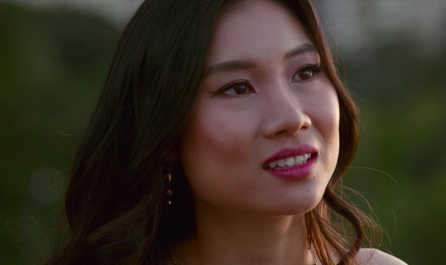 Delicate Gold Chain Necklace with Minimalist Design Worn by Shuang Hu as Lia