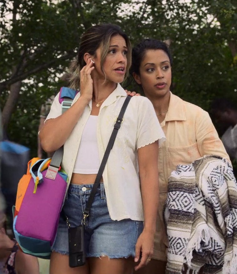 short sleeve shirt with delicate floral embroidery - Gina Rodriguez (Mack) - Players (2024) Movie