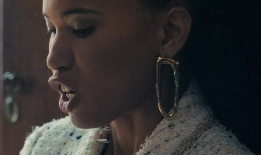 Gold Oval Hoop Earrings Worn by Fola Evans-Akingbola as Renee