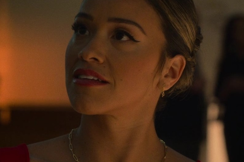 Gold Large Link Chain Necklace of Gina Rodriguez as Mack