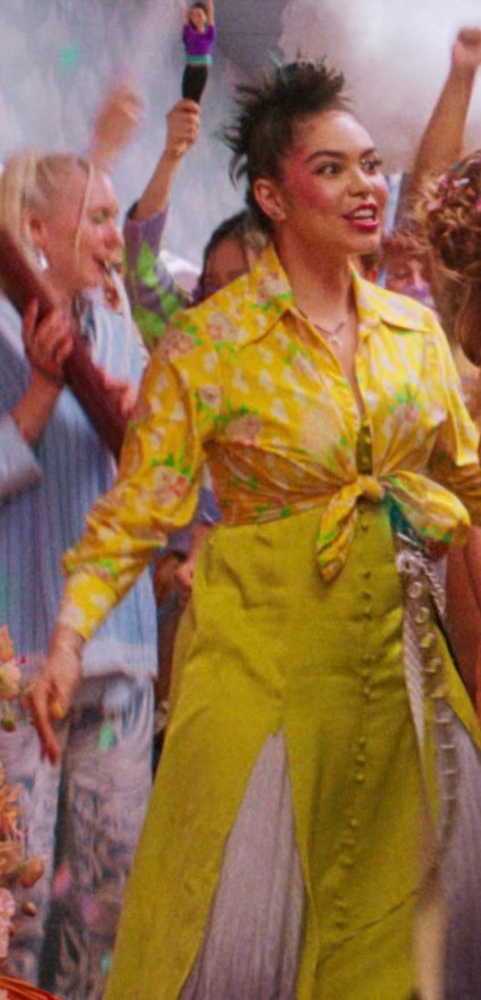 yellow floral pattern tie-front shirt - Auliʻi Cravalho (Janis 'Imi'ike) - Mean Girls (2024) Movie