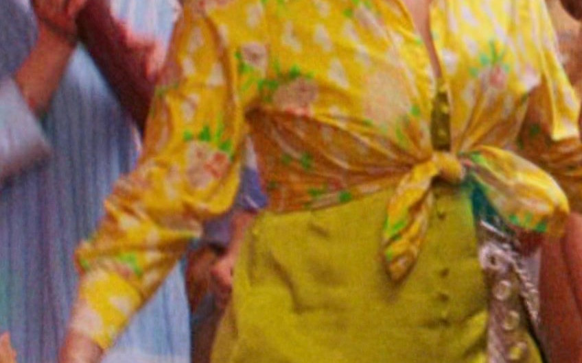 Yellow Floral Pattern Tie-Front Shirt Worn by Auliʻi Cravalho as Janis ‘Imi’ike