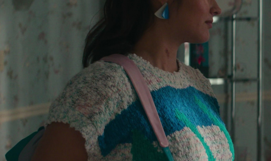 Chunky Knit Short Sleeve Sweater with Blue Abstract Design of Liza Soberano as Taffy Swallows