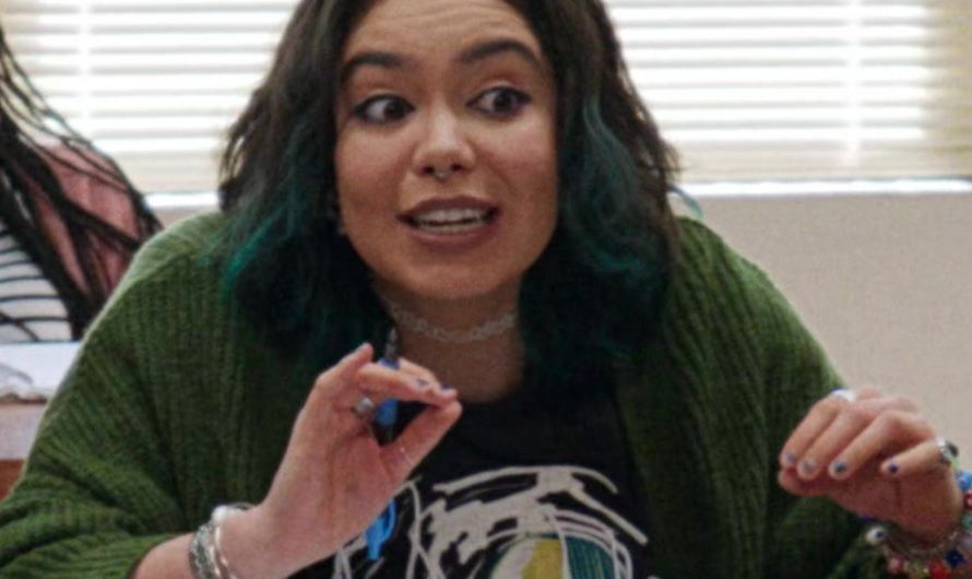 Green Knit Cardigan Worn by Auliʻi Cravalho as Janis ‘Imi’ike