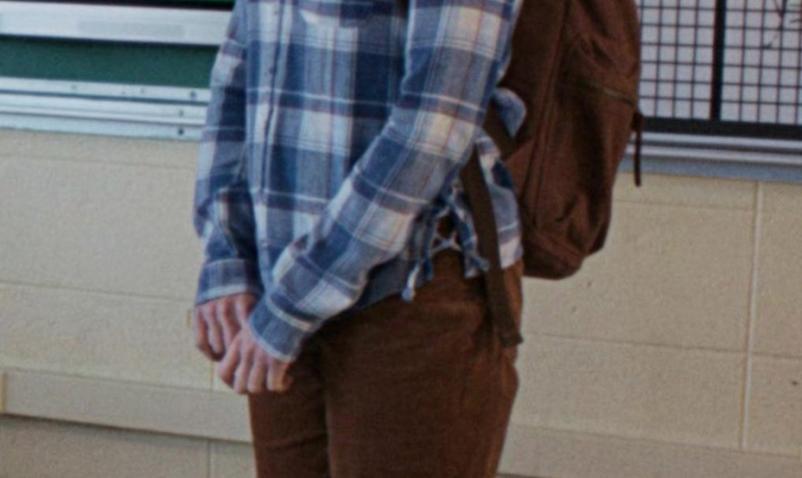 Comfort Fit Trekking Sneakers Worn by Angourie Rice as Cady Heron