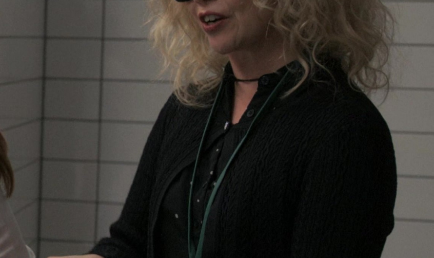 Black Knit Cropped Cardigan of Saoirse-Monica Jackson as Amy