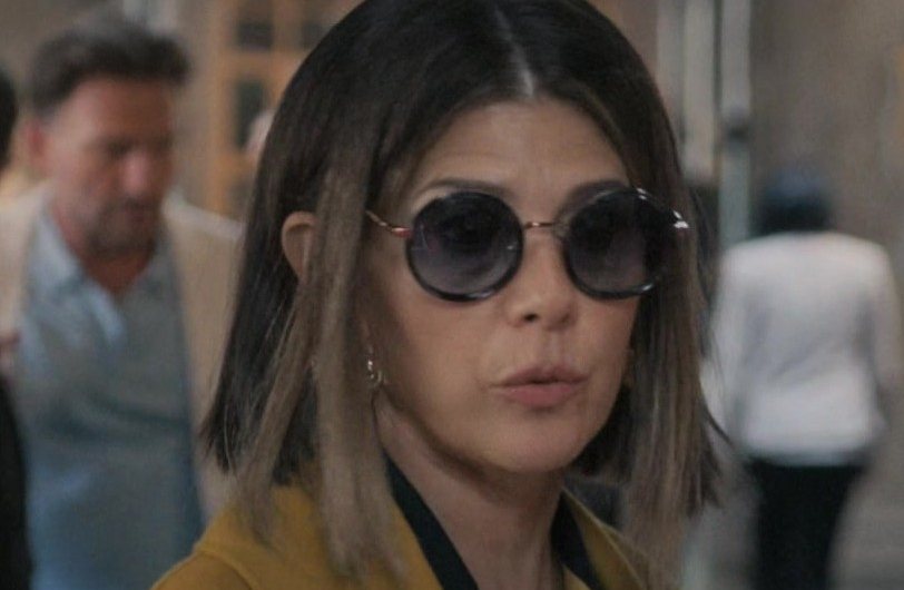 Round Frame Sunglasses of Marisa Tomei as Claire Dupont