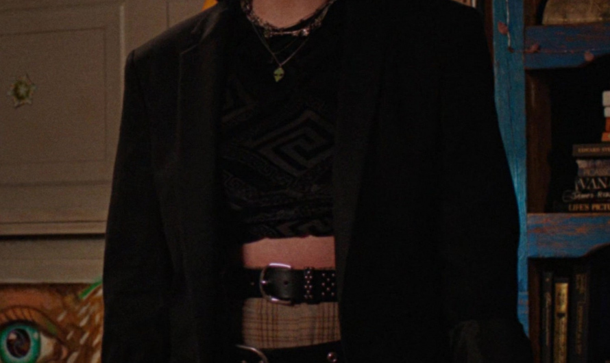 Black Blazer Worn by Auliʻi Cravalho as Janis ‘Imi’ike