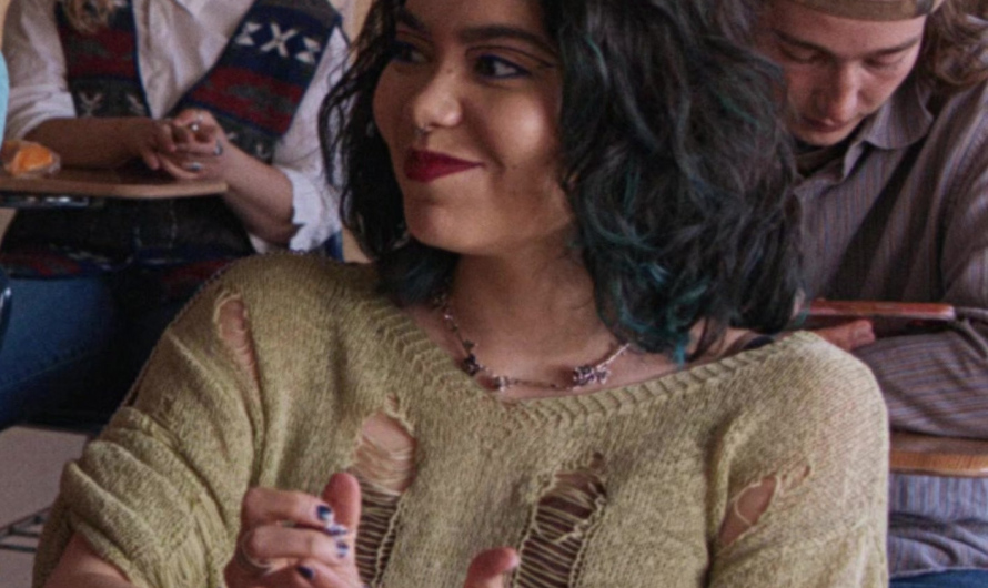 Round Neckline Ripped Knitted Top of Auliʻi Cravalho as Janis ‘Imi’ike