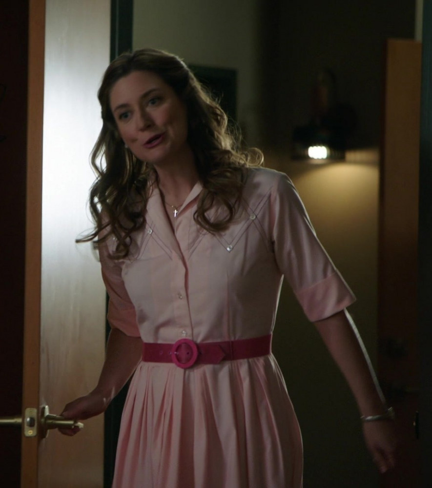 pink shirtwaist midi dress with flared skirt - Zoe Perry (Mary Cooper (née Tucker)) - Young Sheldon TV Show