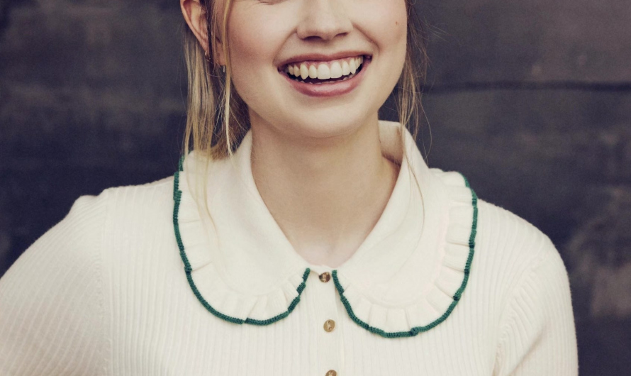 Tipped Ruffle Polo Sweater of Angourie Rice as Cady Heron