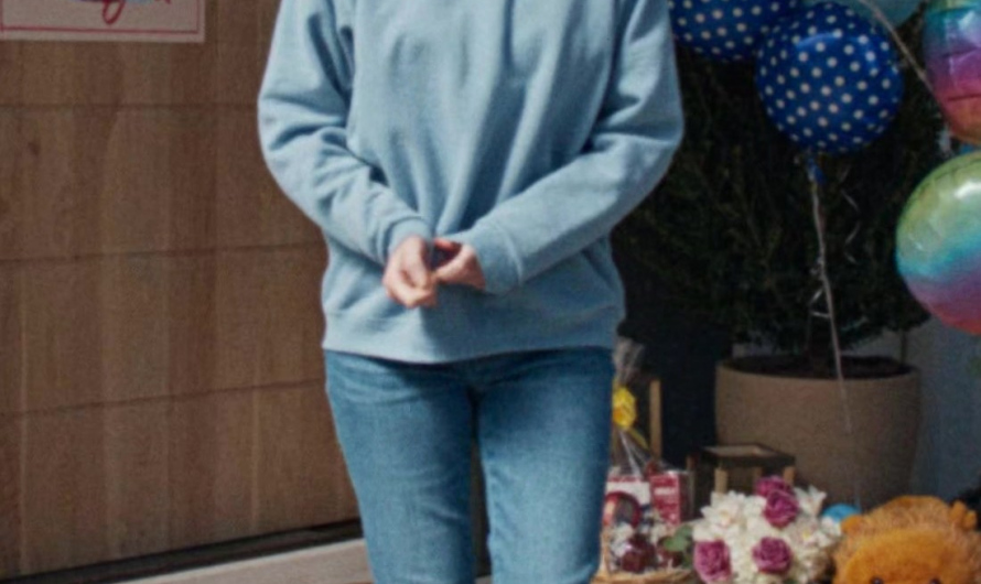 Neutral-Toned Suede Ankle Boots of Angourie Rice as Cady Heron