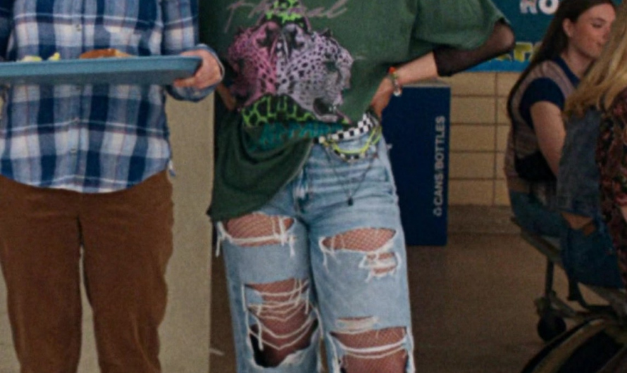 High-Waisted Distressed Boyfriend Jeans of Auliʻi Cravalho as Janis ‘Imi’ike,