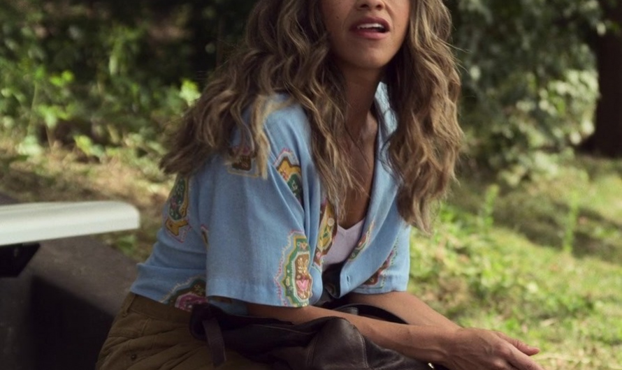 Relaxed-Fit Olive Pants of Gina Rodriguez as Mack