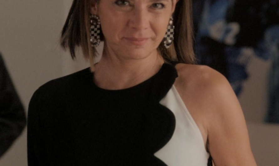 Black and White Checkerboard Drop Earrings Worn by Marisa Tomei as Claire Dupont