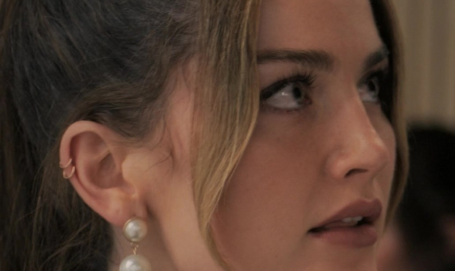 Double Strand Pearl Choker Necklace Worn by Rachel Matthews as Suzette