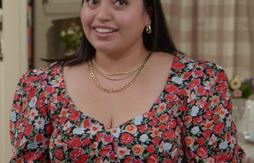 Gold Plated Chain Collar Necklace Worn by Keyla Monterroso Mejia as Maria Sofia