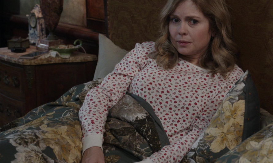 Long-Sleeve Floral Print Sleepwear Top of Rose McIver as Samantha “Sam” Arondekar