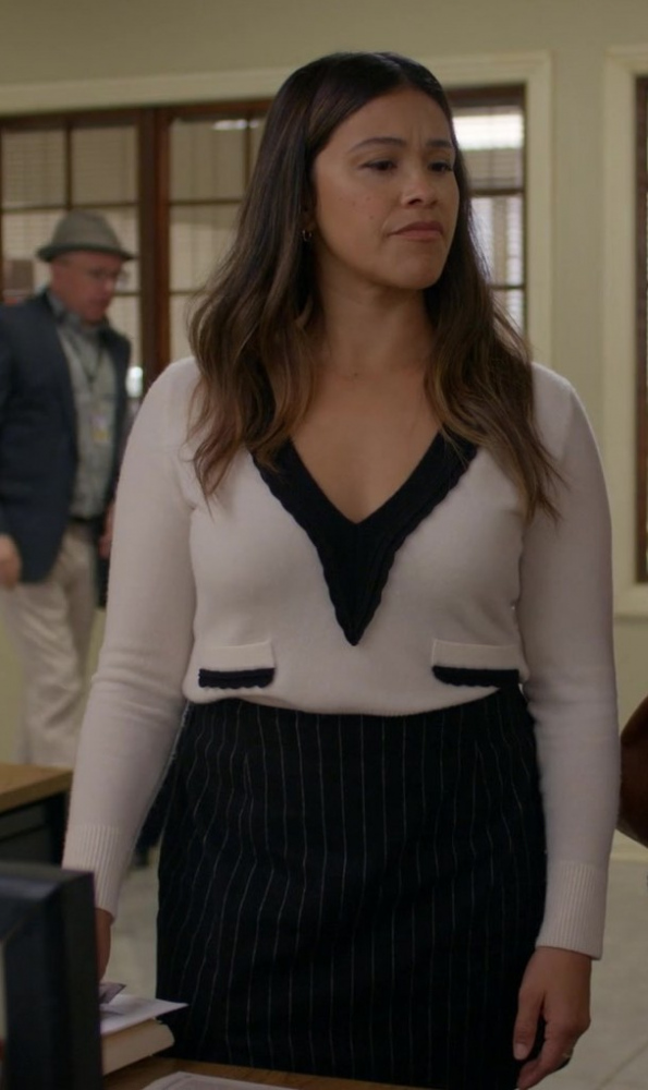Black and White Deep V-Neck Wool-Blend Jumper Worn by Gina Rodriguez as Nell Serrano