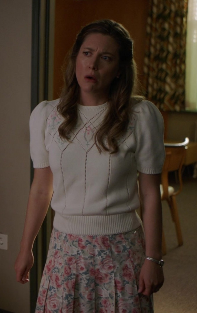 white floral embroidered sweater with short sleeves - Zoe Perry (Mary Cooper (née Tucker)) - Young Sheldon TV Show