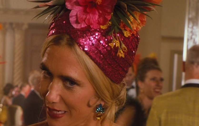 Sparkling Sequined Headdress with Flowers of Kristen Wiig as Maxine Simmons