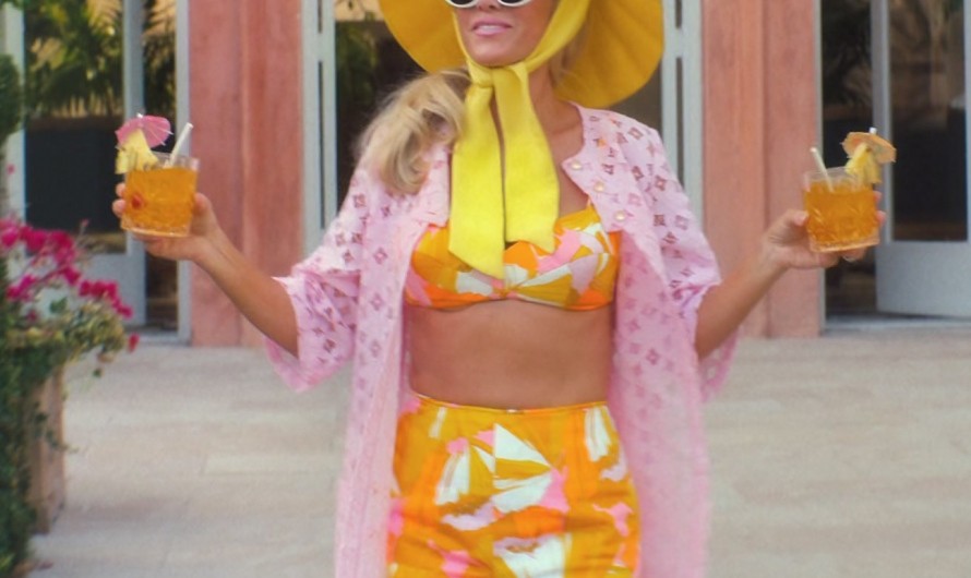 Pink Lace-Edged Summer Cover-Up Top of Kristen Wiig as Maxine Simmons
