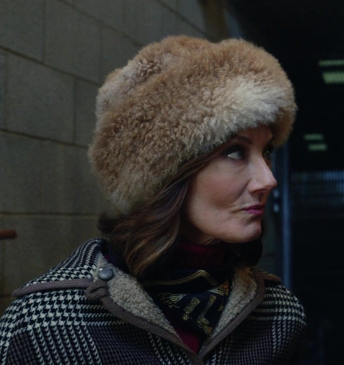 fur hat - Joely Richardson (Lady Sabrina) - The Gentlemen TV Show