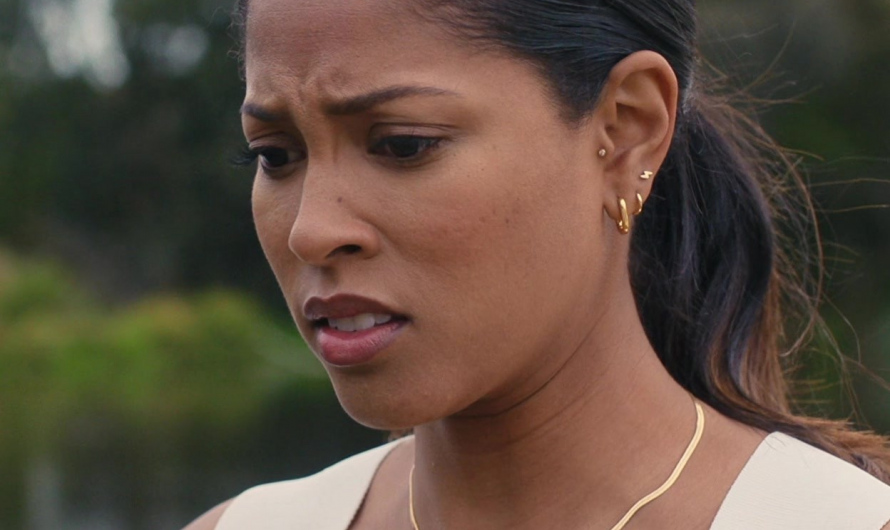 Gold-Plated Contour Choker Worn by Lex Scott Davis as Erin