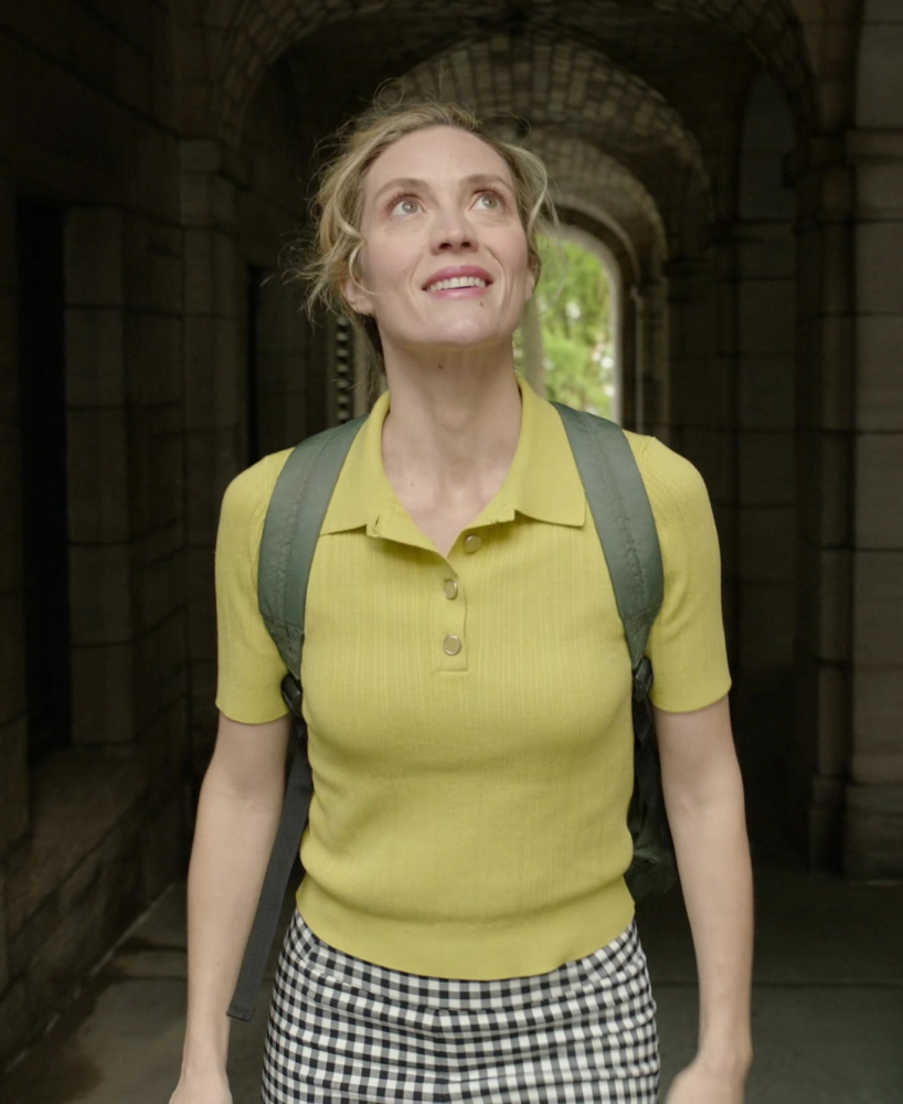 lemon yellow textured polo shirt with short sleeves - Evelyne Brochu (Sophie Tremblay) - French Girl (2024) Movie