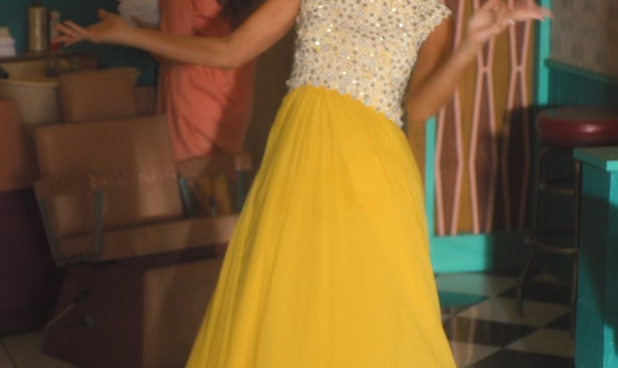 Yellow Chiffon Ball Gown with Beaded Bodice and Flowy Skirt of Kristen Wiig as Maxine Simmons