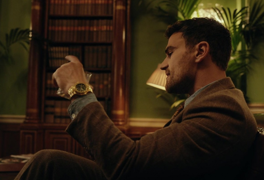 Gold Wristwatch of Theo James as Eddie Horniman
