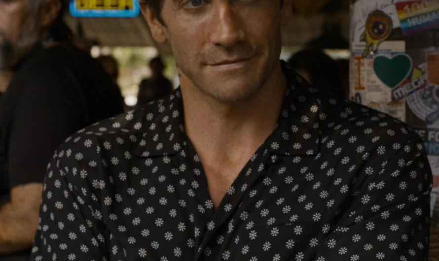 Classic Black Floral Accent Short Sleeve Shirt of Jake Gyllenhaal as Dalton