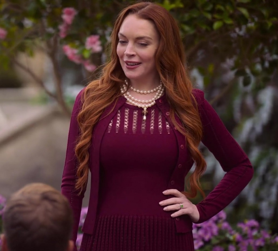 multi-layer pearl statement necklace - Lindsay Lohan (Madeline "Maddie" Kelly) - Irish Wish (2024) Movie