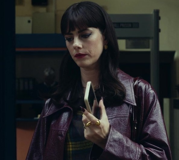 Oversized Gold Band Ring Worn by Kaya Scodelario as Susie Glass