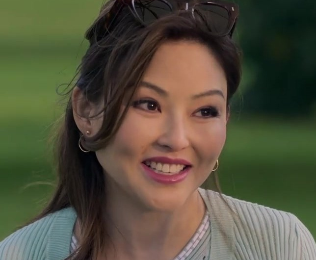 Cat Eye Sunglasses of Elizabeth Tan as Emma Taylor
