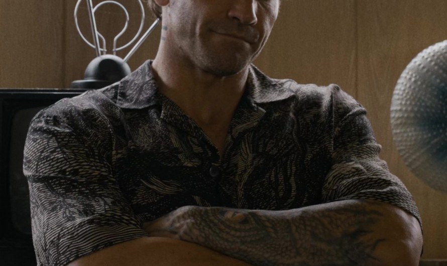 Dark Toned Nature Inspired Shirt of Jake Gyllenhaal as Dalton